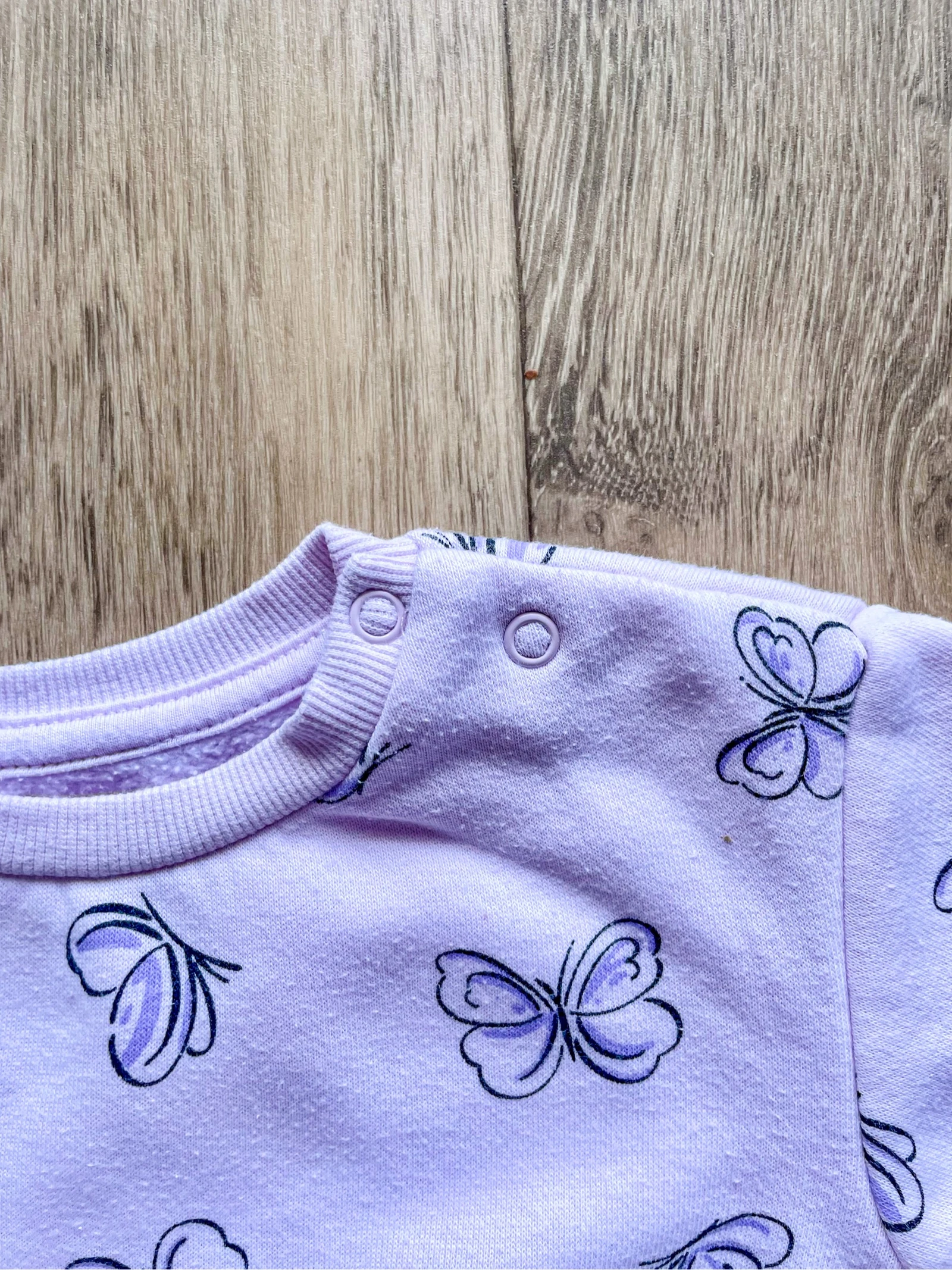 Schattige en jogging violette set met vlindermotief Primark maat 3-6 maanden – photo 3